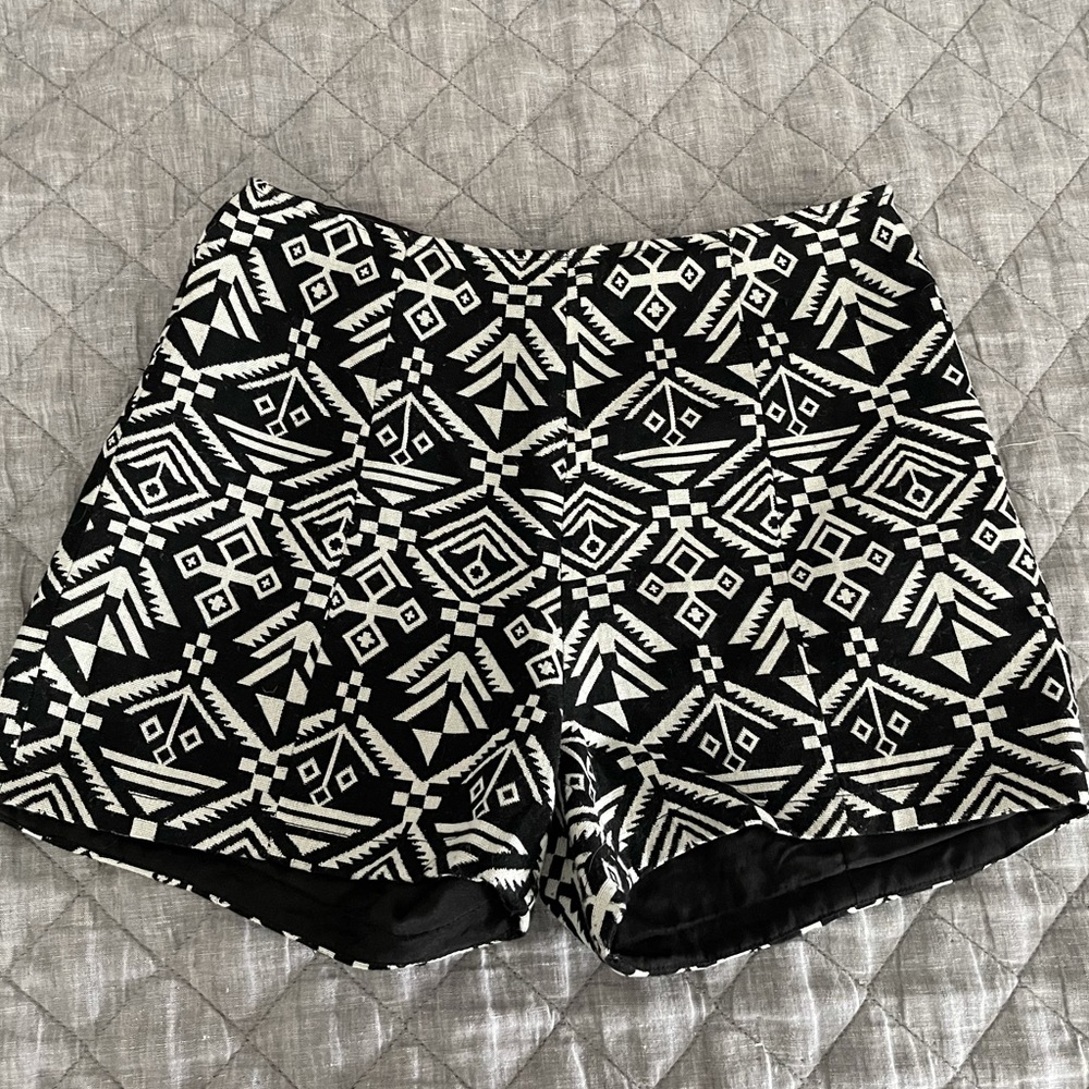 Aztec Short Size Small
